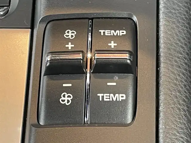 ポルシェ マカン 鹿児島県 2019(令1)年 4.5万km 青 禁煙車/純正ナビ/バックカメラ・サイドカメラ・全周囲カメラ/ETC/マイアミブルー/スポクロ/アダプティブエアサス/スポーツデザインパッケージ/20インチマカンターボホイール/スポーツテールパイプ/ティンテッドLEDテールライト/シートヒーター/エントリードライブ/パワーステアリングプラス