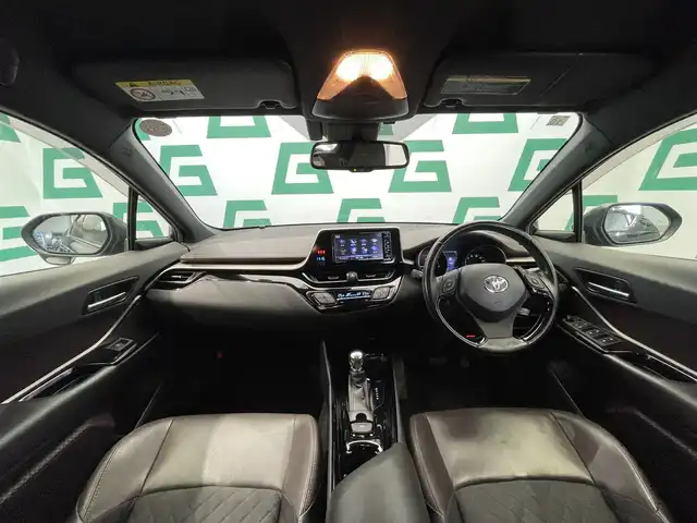 トヨタ Ｃ－ＨＲ G 鹿児島県 2018(平30)年 5万km ブラックマイカ 社外SDナビ　（フルセグTV Bluetooth CD DVD ）/バックカメラ　/トヨタセーフティセンス　/アダプティブクルーズコントロール　/レーンキープアシスト　/オートハイビーム/ビルトインETC/ハーフレザーシート/DN席シートヒーター/LEDヘッドライト/純正アルミホイール