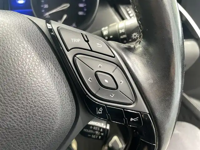 トヨタ Ｃ－ＨＲ G 鹿児島県 2018(平30)年 5万km ブラックマイカ 社外SDナビ　（フルセグTV Bluetooth CD DVD ）/バックカメラ　/トヨタセーフティセンス　/アダプティブクルーズコントロール　/レーンキープアシスト　/オートハイビーム/ビルトインETC/ハーフレザーシート/DN席シートヒーター/LEDヘッドライト/純正アルミホイール