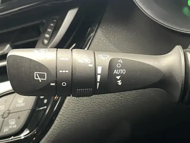 トヨタ Ｃ－ＨＲ G 鹿児島県 2018(平30)年 5万km ブラックマイカ 社外SDナビ　（フルセグTV Bluetooth CD DVD ）/バックカメラ　/トヨタセーフティセンス　/アダプティブクルーズコントロール　/レーンキープアシスト　/オートハイビーム/ビルトインETC/ハーフレザーシート/DN席シートヒーター/LEDヘッドライト/純正アルミホイール