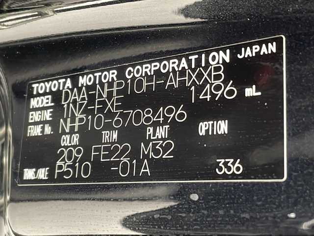 トヨタ アクア クロスオーバー 沖縄県 2018(平30)年 7.1万km ブラックマイカ 純正ナビ(ＮＳＺＴ－Ｙ６６Ｔ)/(フルセグＴＶ　Ｂｌｕｅｔｏｏｔｈ　ＣＤ　ＤＶＤ　ＡＭ　ＦＭ)　/バックカメラ　/ドライブレコーダー　/ＥＴＣ　/ハーフレザーシート　/ＬＥＤヘッドライト　/純正アルミホイール　/純正フロアマット　/禁煙車/オートライト/オートマチックハイビーム