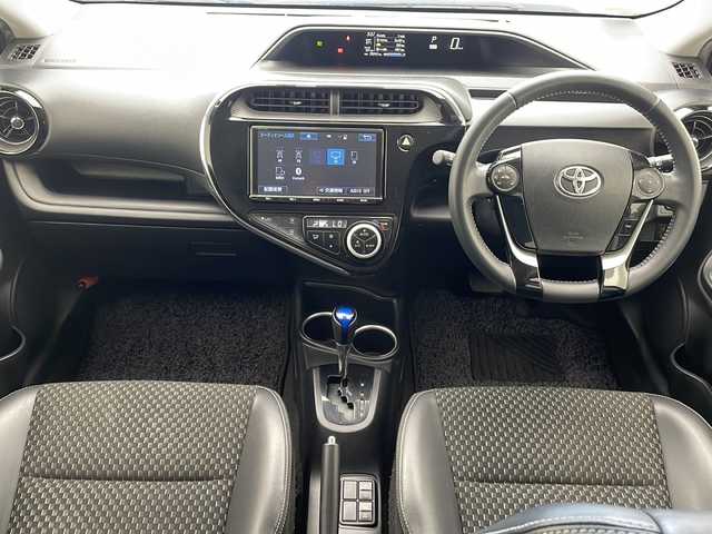 トヨタ アクア クロスオーバー 沖縄県 2018(平30)年 7.1万km ブラックマイカ 純正ナビ(ＮＳＺＴ－Ｙ６６Ｔ)/(フルセグＴＶ　Ｂｌｕｅｔｏｏｔｈ　ＣＤ　ＤＶＤ　ＡＭ　ＦＭ)　/バックカメラ　/ドライブレコーダー　/ＥＴＣ　/ハーフレザーシート　/ＬＥＤヘッドライト　/純正アルミホイール　/純正フロアマット　/禁煙車/オートライト/オートマチックハイビーム