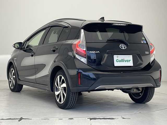 トヨタ アクア クロスオーバー 沖縄県 2018(平30)年 7.1万km ブラックマイカ 純正ナビ(ＮＳＺＴ－Ｙ６６Ｔ)/(フルセグＴＶ　Ｂｌｕｅｔｏｏｔｈ　ＣＤ　ＤＶＤ　ＡＭ　ＦＭ)　/バックカメラ　/ドライブレコーダー　/ＥＴＣ　/ハーフレザーシート　/ＬＥＤヘッドライト　/純正アルミホイール　/純正フロアマット　/禁煙車/オートライト/オートマチックハイビーム