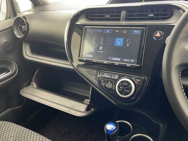 トヨタ アクア クロスオーバー 沖縄県 2018(平30)年 7.1万km ブラックマイカ 純正ナビ(ＮＳＺＴ－Ｙ６６Ｔ)/(フルセグＴＶ　Ｂｌｕｅｔｏｏｔｈ　ＣＤ　ＤＶＤ　ＡＭ　ＦＭ)　/バックカメラ　/ドライブレコーダー　/ＥＴＣ　/ハーフレザーシート　/ＬＥＤヘッドライト　/純正アルミホイール　/純正フロアマット　/禁煙車/オートライト/オートマチックハイビーム