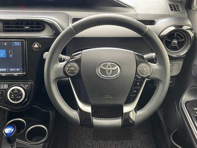 トヨタ アクア クロスオーバー 沖縄県 2018(平30)年 7.1万km ブラックマイカ 純正ナビ(ＮＳＺＴ－Ｙ６６Ｔ)/(フルセグＴＶ　Ｂｌｕｅｔｏｏｔｈ　ＣＤ　ＤＶＤ　ＡＭ　ＦＭ)　/バックカメラ　/ドライブレコーダー　/ＥＴＣ　/ハーフレザーシート　/ＬＥＤヘッドライト　/純正アルミホイール　/純正フロアマット　/禁煙車/オートライト/オートマチックハイビーム