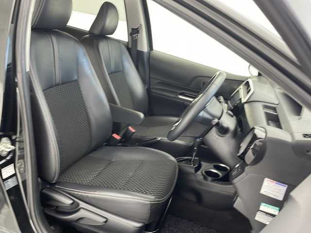 トヨタ アクア クロスオーバー 沖縄県 2018(平30)年 7.1万km ブラックマイカ 純正ナビ(ＮＳＺＴ－Ｙ６６Ｔ)/(フルセグＴＶ　Ｂｌｕｅｔｏｏｔｈ　ＣＤ　ＤＶＤ　ＡＭ　ＦＭ)　/バックカメラ　/ドライブレコーダー　/ＥＴＣ　/ハーフレザーシート　/ＬＥＤヘッドライト　/純正アルミホイール　/純正フロアマット　/禁煙車/オートライト/オートマチックハイビーム