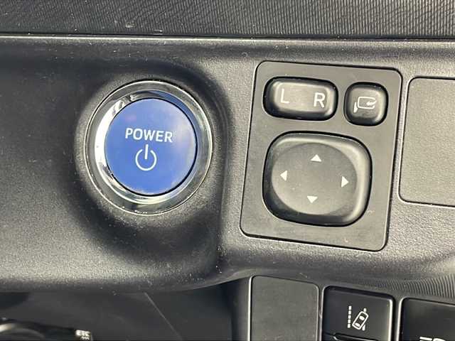 トヨタ アクア クロスオーバー 沖縄県 2018(平30)年 7.1万km ブラックマイカ 純正ナビ(ＮＳＺＴ－Ｙ６６Ｔ)/(フルセグＴＶ　Ｂｌｕｅｔｏｏｔｈ　ＣＤ　ＤＶＤ　ＡＭ　ＦＭ)　/バックカメラ　/ドライブレコーダー　/ＥＴＣ　/ハーフレザーシート　/ＬＥＤヘッドライト　/純正アルミホイール　/純正フロアマット　/禁煙車/オートライト/オートマチックハイビーム