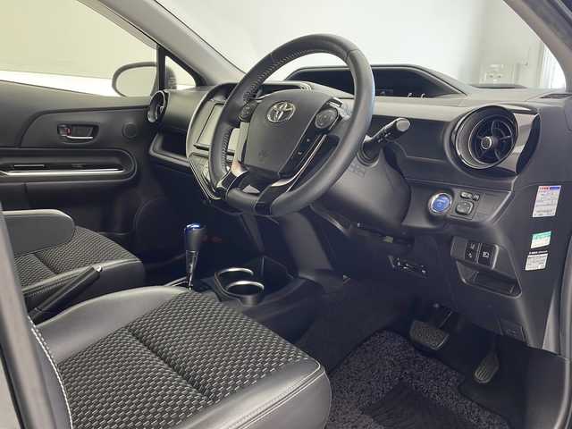 トヨタ アクア クロスオーバー 沖縄県 2018(平30)年 7.1万km ブラックマイカ 純正ナビ(ＮＳＺＴ－Ｙ６６Ｔ)/(フルセグＴＶ　Ｂｌｕｅｔｏｏｔｈ　ＣＤ　ＤＶＤ　ＡＭ　ＦＭ)　/バックカメラ　/ドライブレコーダー　/ＥＴＣ　/ハーフレザーシート　/ＬＥＤヘッドライト　/純正アルミホイール　/純正フロアマット　/禁煙車/オートライト/オートマチックハイビーム