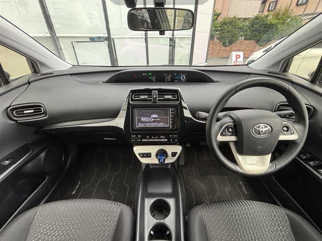 トヨタ プリウス S 宮城県 2016(平28)年 5.4万km スティールブロンドM 登録時走行距離53471km/純正ナビTV【NSCP-W64】/SDカード未挿入のため動作確認未実施/ETC/バックカメラ/LEDヘッドライト/横滑り防止/オートライト/純正フロアマット