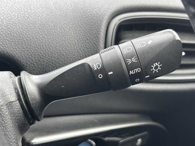 トヨタ プリウス S 宮城県 2016(平28)年 5.4万km スティールブロンドM 登録時走行距離53471km/純正ナビTV【NSCP-W64】/SDカード未挿入のため動作確認未実施/ETC/バックカメラ/LEDヘッドライト/横滑り防止/オートライト/純正フロアマット