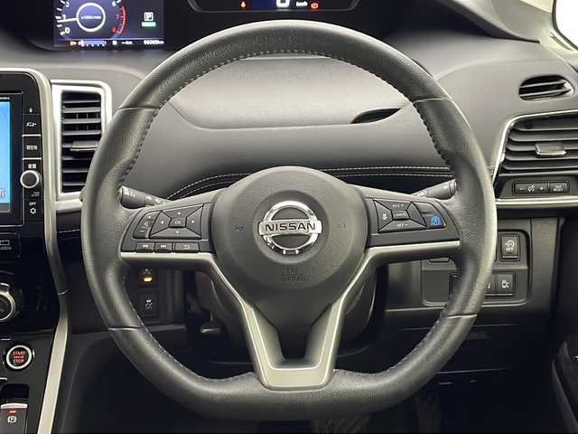 日産 セレナ ハイウェイスター 宮崎県 2017(平29)年 6.6万km パール 純正ナビ(MM516D-L)/CD/DVD/AM/FM/SD/BT/プロパイロット/デジタルインナーミラー/両側パワースライドドア/アラウンドビューモニター/フリップダウンモニター/ドライブレコーダー/電子パーキング/オートホールド/ステアリングスイッチ/アイドリングストップ/電動格納ミラー/フロアマット/ドアバイザー/シートカバー/ETC