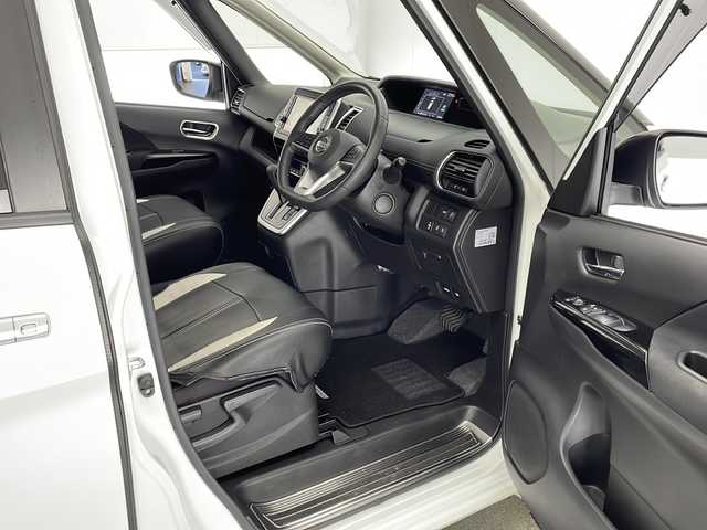 日産 セレナ ハイウェイスター 宮崎県 2017(平29)年 6.6万km パール 純正ナビ(MM516D-L)/CD/DVD/AM/FM/SD/BT/プロパイロット/デジタルインナーミラー/両側パワースライドドア/アラウンドビューモニター/フリップダウンモニター/ドライブレコーダー/電子パーキング/オートホールド/ステアリングスイッチ/アイドリングストップ/電動格納ミラー/フロアマット/ドアバイザー/シートカバー/ETC