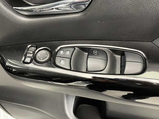 日産 セレナ ハイウェイスター 宮崎県 2017(平29)年 6.6万km パール 純正ナビ(MM516D-L)/CD/DVD/AM/FM/SD/BT/プロパイロット/デジタルインナーミラー/両側パワースライドドア/アラウンドビューモニター/フリップダウンモニター/ドライブレコーダー/電子パーキング/オートホールド/ステアリングスイッチ/アイドリングストップ/電動格納ミラー/フロアマット/ドアバイザー/シートカバー/ETC