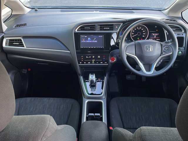 ホンダ シャトル ハイブリッド ホンダセンシング 岐阜県 2022(令4)年 3.6万km ルナシルバーM 禁煙車/社外ナビ/AM/FM/BT/クルーズコントロール/レーンキープアシスト/衝突軽減ブレーキ/バックカメラ/ドライブレコーダー/ビルトインETC/純正フロアマット/ドアバイザー/プッシュスタート/ヘッドライトレベライザー/オートエアコン/オートライト/オートハイビーム/スマートキー