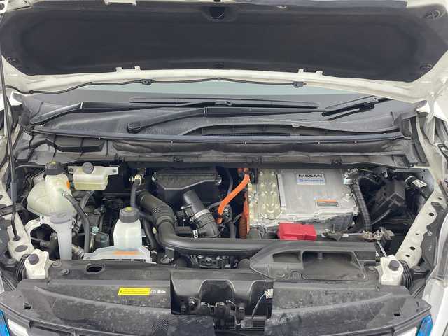 日産 セレナ e－パワー ハイウェイスター V 愛知県 2020(令2)年 4.1万km ブリリアントホワイトパール 禁煙車/純正10インチナビ/（CD/DVD/Blu-ray/フルセグTV/Bluetooth）/全方位カメラ/エマージェンシーブレーキ/セーフティシールドスイッチ/ブラインドスポットモニター/クルーズコントロール/クリアランスソナー/ETC/前後ドライブレコーダー/両側パワースライドドア/純正16インチアルミホイール/純正フロアマット/スマートキー/横滑り防止装置/プッシュスタート