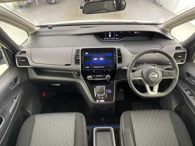 日産 セレナ e－パワー ハイウェイスター V 愛知県 2020(令2)年 4.1万km ブリリアントホワイトパール 禁煙車/純正10インチナビ/（CD/DVD/Blu-ray/フルセグTV/Bluetooth）/全方位カメラ/エマージェンシーブレーキ/セーフティシールドスイッチ/ブラインドスポットモニター/クルーズコントロール/クリアランスソナー/ETC/前後ドライブレコーダー/両側パワースライドドア/純正16インチアルミホイール/純正フロアマット/スマートキー/横滑り防止装置/プッシュスタート