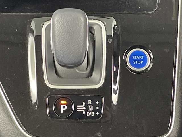 日産 セレナ e－パワー ハイウェイスター V 愛知県 2020(令2)年 4.1万km ブリリアントホワイトパール 禁煙車/純正10インチナビ/（CD/DVD/Blu-ray/フルセグTV/Bluetooth）/全方位カメラ/エマージェンシーブレーキ/セーフティシールドスイッチ/ブラインドスポットモニター/クルーズコントロール/クリアランスソナー/ETC/前後ドライブレコーダー/両側パワースライドドア/純正16インチアルミホイール/純正フロアマット/スマートキー/横滑り防止装置/プッシュスタート