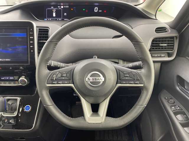 日産 セレナ e－パワー ハイウェイスター V 愛知県 2020(令2)年 4.1万km ブリリアントホワイトパール 禁煙車/純正10インチナビ/（CD/DVD/Blu-ray/フルセグTV/Bluetooth）/全方位カメラ/エマージェンシーブレーキ/セーフティシールドスイッチ/ブラインドスポットモニター/クルーズコントロール/クリアランスソナー/ETC/前後ドライブレコーダー/両側パワースライドドア/純正16インチアルミホイール/純正フロアマット/スマートキー/横滑り防止装置/プッシュスタート