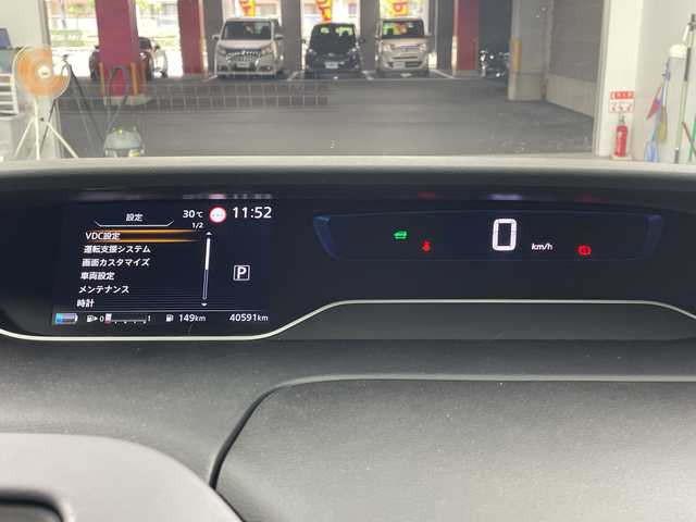 日産 セレナ e－パワー ハイウェイスター V 愛知県 2020(令2)年 4.1万km ブリリアントホワイトパール 禁煙車/純正10インチナビ/（CD/DVD/Blu-ray/フルセグTV/Bluetooth）/全方位カメラ/エマージェンシーブレーキ/セーフティシールドスイッチ/ブラインドスポットモニター/クルーズコントロール/クリアランスソナー/ETC/前後ドライブレコーダー/両側パワースライドドア/純正16インチアルミホイール/純正フロアマット/スマートキー/横滑り防止装置/プッシュスタート