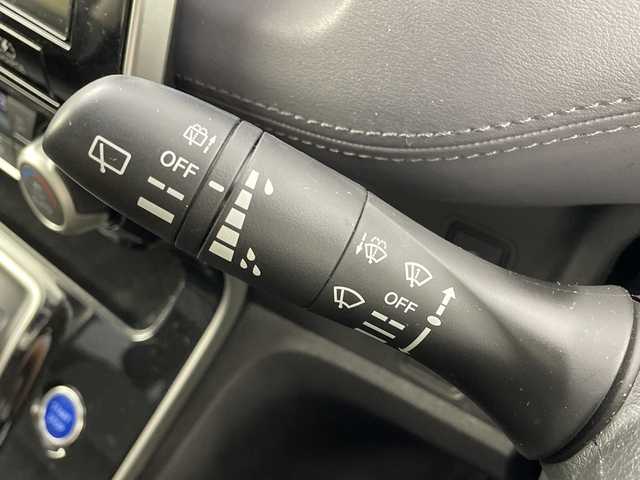 日産 セレナ e－パワー ハイウェイスター V 愛知県 2020(令2)年 4.1万km ブリリアントホワイトパール 禁煙車/純正10インチナビ/（CD/DVD/Blu-ray/フルセグTV/Bluetooth）/全方位カメラ/エマージェンシーブレーキ/セーフティシールドスイッチ/ブラインドスポットモニター/クルーズコントロール/クリアランスソナー/ETC/前後ドライブレコーダー/両側パワースライドドア/純正16インチアルミホイール/純正フロアマット/スマートキー/横滑り防止装置/プッシュスタート
