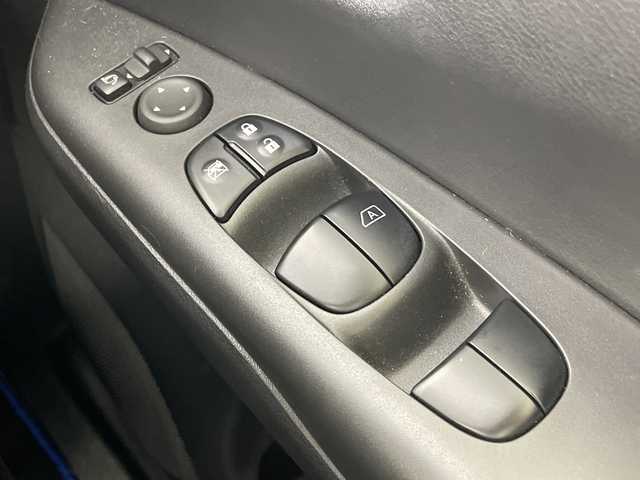 日産 セレナ e－パワー ハイウェイスター V 愛知県 2020(令2)年 4.1万km ブリリアントホワイトパール 禁煙車/純正10インチナビ/（CD/DVD/Blu-ray/フルセグTV/Bluetooth）/全方位カメラ/エマージェンシーブレーキ/セーフティシールドスイッチ/ブラインドスポットモニター/クルーズコントロール/クリアランスソナー/ETC/前後ドライブレコーダー/両側パワースライドドア/純正16インチアルミホイール/純正フロアマット/スマートキー/横滑り防止装置/プッシュスタート