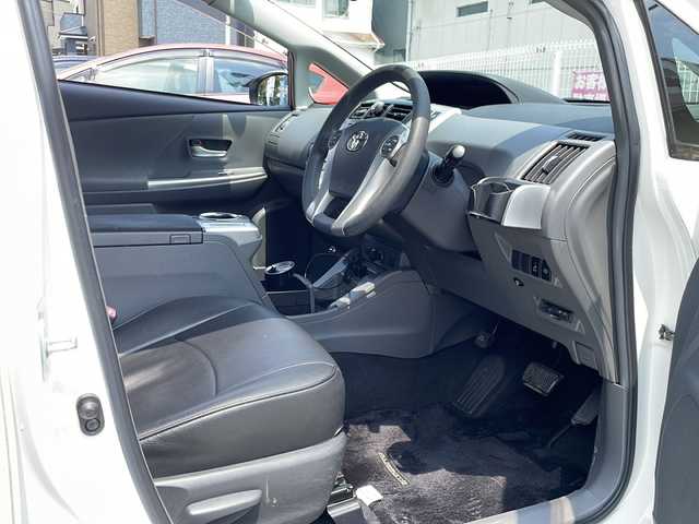 トヨタ プリウス α S 兵庫県 2014(平26)年 3.1万km ホワイトパールクリスタルシャイン アルパイン8型ナビ/CD/DVD/Bluetooth/フルセグTV/バックカメラ/ETC/前後ドライブレコーダー/社外エアロ/社外フロアマット/社外シートカバー/社外20インチAW/ローダウン/ドアバイザー/保証書/取説/スペアキー1本