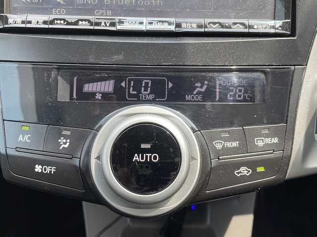 トヨタ プリウス α S 兵庫県 2014(平26)年 3.1万km ホワイトパールクリスタルシャイン アルパイン8型ナビ/CD/DVD/Bluetooth/フルセグTV/バックカメラ/ETC/前後ドライブレコーダー/社外エアロ/社外フロアマット/社外シートカバー/社外20インチAW/ローダウン/ドアバイザー/保証書/取説/スペアキー1本