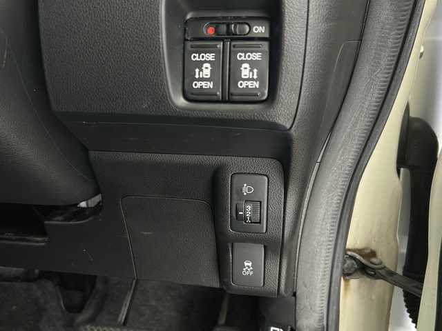 ホンダ Ｎ ＢＯＸ G SSパッケージ 福井県 2013(平25)年 6.5万km プレミアムホワイトパール 社外SDナビ 型式：AVN-V02/（FM/AM/BT/TV/CD/DVD/AUX）/両側パワースライドドア/純正アルミホイール/純正フロアマット/社外ETC/ABS/横滑り防止装置/スマートキー