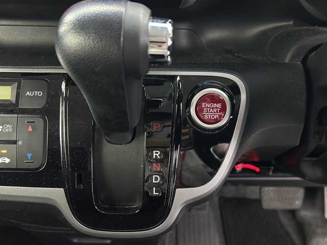 ホンダ Ｎ ＢＯＸ G SSパッケージ 福井県 2013(平25)年 6.5万km プレミアムホワイトパール 社外SDナビ 型式：AVN-V02/（FM/AM/BT/TV/CD/DVD/AUX）/両側パワースライドドア/純正アルミホイール/純正フロアマット/社外ETC/ABS/横滑り防止装置/スマートキー