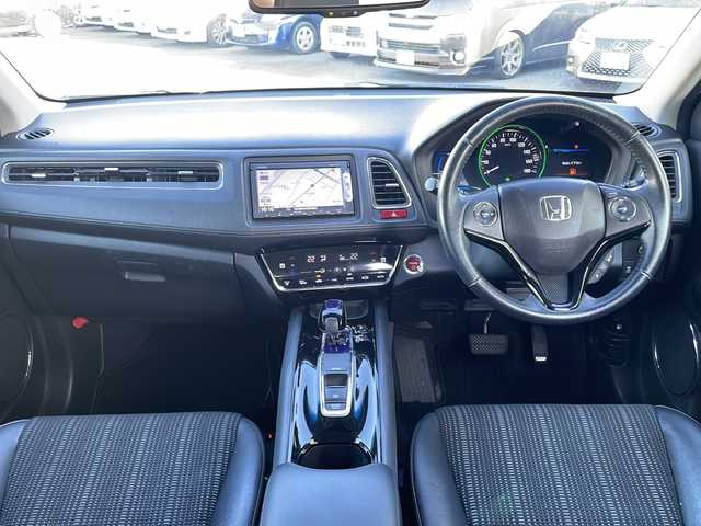 ホンダ ヴェゼル ハイブリッド Z 熊本県 2014(平26)年 10.9万km クリスタルブラックパール (株)IDOMが運営する【じしゃロン熊本店】の自社ローン専用車両になります。/こちらは現金またはオートローンご利用時の価格です。自社ローンご希望の方は別途その旨お申付け下さい/純正ナビ（ワンセグＴＶ　ＣＤ　ＤＶＤ　ＢＴ）　/バックカメラ　/ＥＴＣ　/クルーズコントロール　/シートヒーター　/ＬＥＤヘッドライト　/オートライト　/ステアリングリモコン　/Ｗ＋サイドエアバッグ