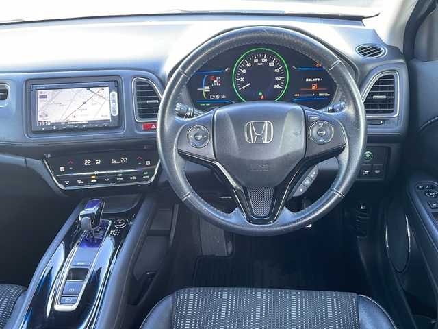 ホンダ ヴェゼル ハイブリッド Z 熊本県 2014(平26)年 10.9万km クリスタルブラックパール (株)IDOMが運営する【じしゃロン熊本店】の自社ローン専用車両になります。/こちらは現金またはオートローンご利用時の価格です。自社ローンご希望の方は別途その旨お申付け下さい/純正ナビ（ワンセグＴＶ　ＣＤ　ＤＶＤ　ＢＴ）　/バックカメラ　/ＥＴＣ　/クルーズコントロール　/シートヒーター　/ＬＥＤヘッドライト　/オートライト　/ステアリングリモコン　/Ｗ＋サイドエアバッグ