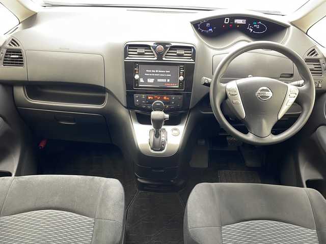 日産 セレナ ハイウェイスター Sエディション 沖縄県 2016(平28)年 8.7万km ダイヤモンドブラック 純正ナビ(ＭＣ３１５Ｄ－Ｗ)/(Ｂｌｕｅｔｏｏｔｈ　フルセグＴＶ　ＣＤ　ＤＶＤ　ＡＭ　ＦＭ)　/バックカメラ　/片側パワースライドドア　/ＵＳＢ入力端子　/ＥＴＣ　/クルーズコントロール/スマートキー　/スペアキー/ステアリングスイッチ　/オートライト/純正フロアマット　/電動格納ミラー/純正アルミホイール/サンシェード