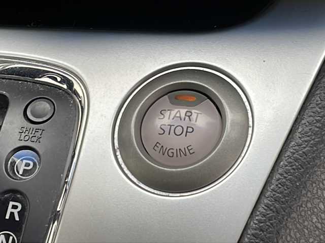 日産 セレナ ハイウェイスター Sエディション 沖縄県 2016(平28)年 8.7万km ダイヤモンドブラック 純正ナビ(ＭＣ３１５Ｄ－Ｗ)/(Ｂｌｕｅｔｏｏｔｈ　フルセグＴＶ　ＣＤ　ＤＶＤ　ＡＭ　ＦＭ)　/バックカメラ　/片側パワースライドドア　/ＵＳＢ入力端子　/ＥＴＣ　/クルーズコントロール/スマートキー　/スペアキー/ステアリングスイッチ　/オートライト/純正フロアマット　/電動格納ミラー/純正アルミホイール/サンシェード