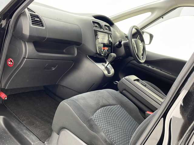 日産 セレナ ハイウェイスター Sエディション 沖縄県 2016(平28)年 8.7万km ダイヤモンドブラック 純正ナビ(ＭＣ３１５Ｄ－Ｗ)/(Ｂｌｕｅｔｏｏｔｈ　フルセグＴＶ　ＣＤ　ＤＶＤ　ＡＭ　ＦＭ)　/バックカメラ　/片側パワースライドドア　/ＵＳＢ入力端子　/ＥＴＣ　/クルーズコントロール/スマートキー　/スペアキー/ステアリングスイッチ　/オートライト/純正フロアマット　/電動格納ミラー/純正アルミホイール/サンシェード