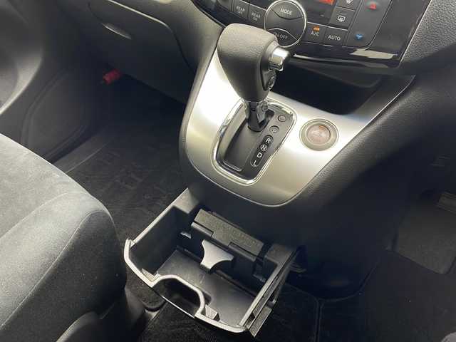 日産 セレナ ハイウェイスター Sエディション 沖縄県 2016(平28)年 8.7万km ダイヤモンドブラック 純正ナビ(ＭＣ３１５Ｄ－Ｗ)/(Ｂｌｕｅｔｏｏｔｈ　フルセグＴＶ　ＣＤ　ＤＶＤ　ＡＭ　ＦＭ)　/バックカメラ　/片側パワースライドドア　/ＵＳＢ入力端子　/ＥＴＣ　/クルーズコントロール/スマートキー　/スペアキー/ステアリングスイッチ　/オートライト/純正フロアマット　/電動格納ミラー/純正アルミホイール/サンシェード