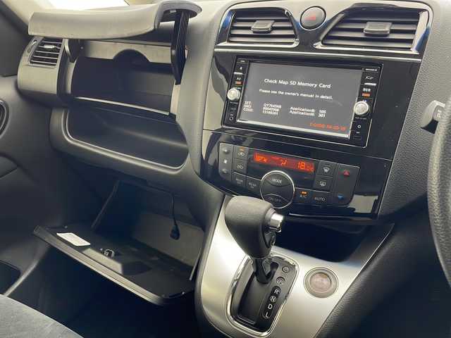 日産 セレナ ハイウェイスター Sエディション 沖縄県 2016(平28)年 8.7万km ダイヤモンドブラック 純正ナビ(ＭＣ３１５Ｄ－Ｗ)/(Ｂｌｕｅｔｏｏｔｈ　フルセグＴＶ　ＣＤ　ＤＶＤ　ＡＭ　ＦＭ)　/バックカメラ　/片側パワースライドドア　/ＵＳＢ入力端子　/ＥＴＣ　/クルーズコントロール/スマートキー　/スペアキー/ステアリングスイッチ　/オートライト/純正フロアマット　/電動格納ミラー/純正アルミホイール/サンシェード