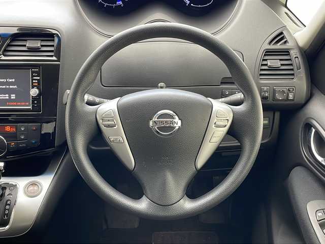 日産 セレナ ハイウェイスター Sエディション 沖縄県 2016(平28)年 8.7万km ダイヤモンドブラック 純正ナビ(ＭＣ３１５Ｄ－Ｗ)/(Ｂｌｕｅｔｏｏｔｈ　フルセグＴＶ　ＣＤ　ＤＶＤ　ＡＭ　ＦＭ)　/バックカメラ　/片側パワースライドドア　/ＵＳＢ入力端子　/ＥＴＣ　/クルーズコントロール/スマートキー　/スペアキー/ステアリングスイッチ　/オートライト/純正フロアマット　/電動格納ミラー/純正アルミホイール/サンシェード