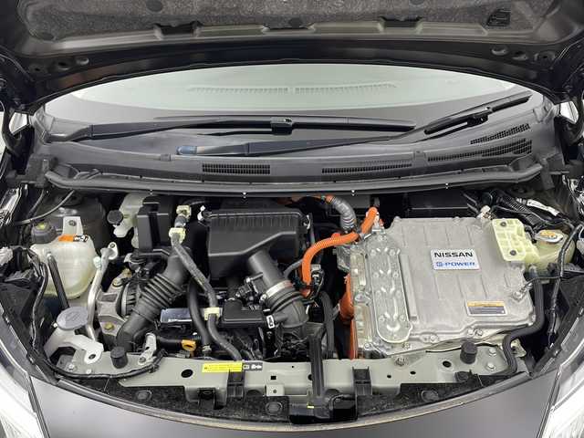 日産 ノート e－パワー X Vセレクション 三重県 2020(令2)年 3.9万km スーパーブラック 禁煙車　/純正7型ナビ（MM319D-W）/・CD・DVD・AM・FM・BT・フルセグTV・ipod/インテリジェントアラウンドビューモニター/インテリジェントルームミラー/エマージェンシーブレーキ/レーンキープ/レーダークルーズコントロール/前後コーナーセンサー/オートハイビーム/LEDヘッドライト/ステアリングスイッチ/純正フロアマット/純正16インチアルミ/前後ドラレコ/ETC/スマートキー/ドアバイザー