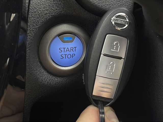 日産 ノート e－パワー X Vセレクション 三重県 2020(令2)年 3.9万km スーパーブラック 禁煙車　/純正7型ナビ（MM319D-W）/・CD・DVD・AM・FM・BT・フルセグTV・ipod/インテリジェントアラウンドビューモニター/インテリジェントルームミラー/エマージェンシーブレーキ/レーンキープ/レーダークルーズコントロール/前後コーナーセンサー/オートハイビーム/LEDヘッドライト/ステアリングスイッチ/純正フロアマット/純正16インチアルミ/前後ドラレコ/ETC/スマートキー/ドアバイザー