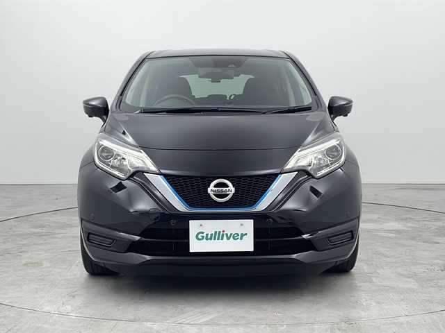 日産 ノート e－パワー X Vセレクション 三重県 2020(令2)年 3.9万km スーパーブラック 禁煙車　/純正7型ナビ（MM319D-W）/・CD・DVD・AM・FM・BT・フルセグTV・ipod/インテリジェントアラウンドビューモニター/インテリジェントルームミラー/エマージェンシーブレーキ/レーンキープ/レーダークルーズコントロール/前後コーナーセンサー/オートハイビーム/LEDヘッドライト/ステアリングスイッチ/純正フロアマット/純正16インチアルミ/前後ドラレコ/ETC/スマートキー/ドアバイザー