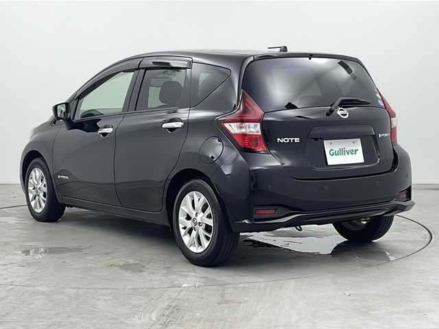 日産 ノート e－パワー X Vセレクション 三重県 2020(令2)年 3.9万km スーパーブラック 禁煙車　/純正7型ナビ（MM319D-W）/・CD・DVD・AM・FM・BT・フルセグTV・ipod/インテリジェントアラウンドビューモニター/インテリジェントルームミラー/エマージェンシーブレーキ/レーンキープ/レーダークルーズコントロール/前後コーナーセンサー/オートハイビーム/LEDヘッドライト/ステアリングスイッチ/純正フロアマット/純正16インチアルミ/前後ドラレコ/ETC/スマートキー/ドアバイザー