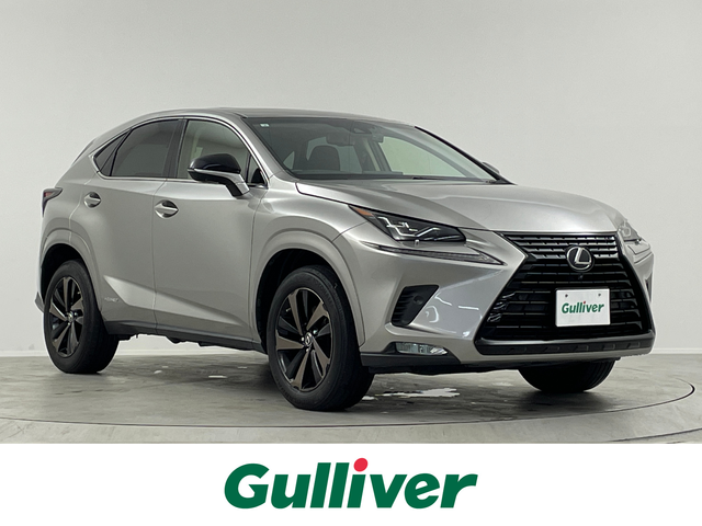 レクサス ＮＸ 300h ブラックシークエンス 埼玉県 2019(平31)年 5.5万km ソニックチタニウム 純正ナビ　ムーンルーフ　３眼ＬＥＤヘッド　パノラミックビューモニター　ヘッドアップディスプレイ　ブラインドスポットモニター　黒合皮シート　パワーバックドア　ＬＥＤフォグ　純正１８インチアルミ　ＥＴＣ
