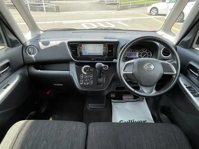 日産 デイズ ルークス ハイウェイスターX 佐賀県 2015(平27)年 6万km スパークリングレッド/ブラック 純正SDナビ/・フルセグTV/CD/DVD/SD/USB/Bluetooth/アラウンドビューモニター/衝突被害軽減ブレーキ/ETC/片側パワースライドドア/後席用エアコン/後席用サイドサンシェード/ISOFIX対応/革巻きステアリング/純正14インチアルミホイール/純正キセノンヘッドライト/純正フォグライト/純正フロアマット/純正ドアバイザ―/新車時保証書/スペアキー１本
