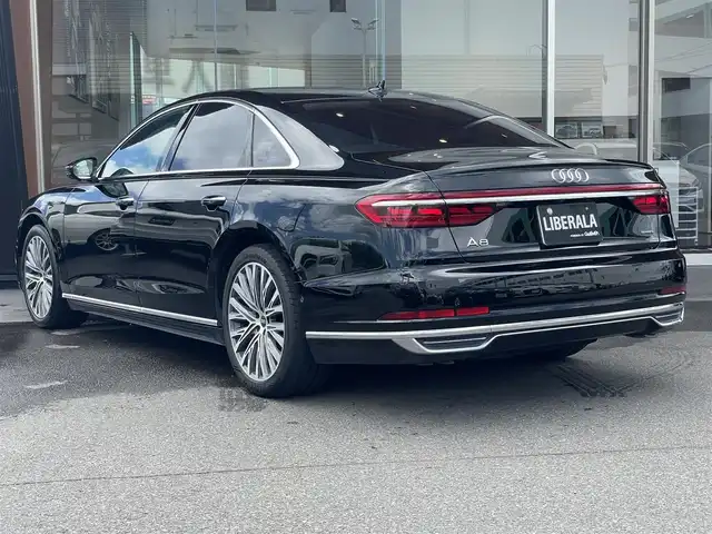 アウディ Ａ８ 55TFSIクワトロ 鹿児島県 2021(令3)年 6.9万km 黒 禁煙車/サンルーフ/純正ナビ/バックカメラ・フロントカメラ・サイドカメラ・全周囲カメラ/パドルシフト/4WD/ETC2.0/パワーバックドア/USB入力端子/パワーシート/純正フロアマット/純正20インチアルミホイール/レザーシート/横滑り防止装置/レーンキープアシスト/オートライト/アダブティブドライブアシスト/アクティブレーンアシスト/アウディレーザーライトパッケージ/ベンチレーション/マトリクスLEDヘッドランプ/バーチャルコックピット/取扱説明書/保証書