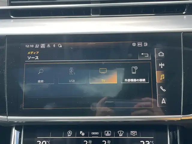 アウディ Ａ８ 55TFSIクワトロ 鹿児島県 2021(令3)年 6.9万km 黒 禁煙車/サンルーフ/純正ナビ/バックカメラ・フロントカメラ・サイドカメラ・全周囲カメラ/パドルシフト/4WD/ETC2.0/パワーバックドア/USB入力端子/パワーシート/純正フロアマット/純正20インチアルミホイール/レザーシート/横滑り防止装置/レーンキープアシスト/オートライト/アダブティブドライブアシスト/アクティブレーンアシスト/アウディレーザーライトパッケージ/ベンチレーション/マトリクスLEDヘッドランプ/バーチャルコックピット/取扱説明書/保証書