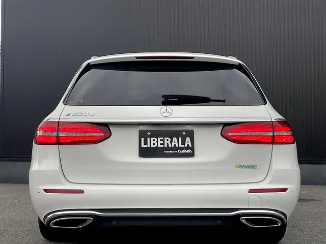 メルセデス・ベンツ Ｅ２２０ｄ ステーションワゴンアバンギャルド 栃木県 2020(令2)年 4.1万km ポーラホワイト パナメリカーナグリル /パノラミックスライディングルーフ /ブルメスターサウンド /ヘッドアップディスプレイ /ワンオーナー  /前後コーナーセンサー  /パワーバックドア/全周囲カメラ /全席シートヒーター  /ドラレコ/保証書/取扱説明書/スペアキー