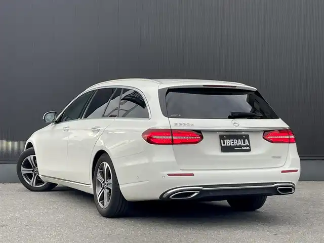 メルセデス・ベンツ Ｅ２２０ｄ ステーションワゴンアバンギャルド 栃木県 2020(令2)年 4.1万km ポーラホワイト パナメリカーナグリル /パノラミックスライディングルーフ /ブルメスターサウンド /ヘッドアップディスプレイ /ワンオーナー  /前後コーナーセンサー  /パワーバックドア/全周囲カメラ /全席シートヒーター  /ドラレコ/保証書/取扱説明書/スペアキー