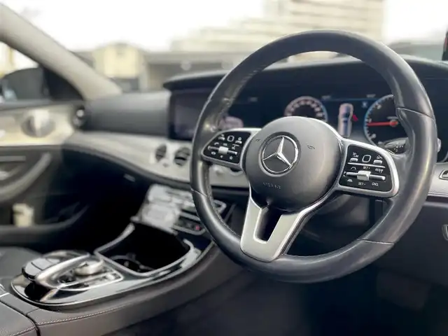 メルセデス・ベンツ Ｅ２２０ｄ ステーションワゴンアバンギャルド 栃木県 2020(令2)年 4.1万km ポーラホワイト パナメリカーナグリル /パノラミックスライディングルーフ /ブルメスターサウンド /ヘッドアップディスプレイ /ワンオーナー  /前後コーナーセンサー  /パワーバックドア/全周囲カメラ /全席シートヒーター  /ドラレコ/保証書/取扱説明書/スペアキー
