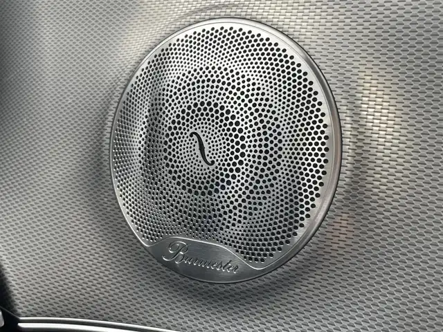 メルセデス・ベンツ Ｅ２２０ｄ ステーションワゴンアバンギャルド 栃木県 2020(令2)年 4.1万km ポーラホワイト パナメリカーナグリル /パノラミックスライディングルーフ /ブルメスターサウンド /ヘッドアップディスプレイ /ワンオーナー  /前後コーナーセンサー  /パワーバックドア/全周囲カメラ /全席シートヒーター  /ドラレコ/保証書/取扱説明書/スペアキー