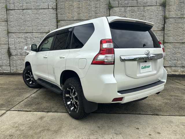 トヨタ ランドクルーザー プラド TX Lパッケージ 長崎県 2014(平26)年 13.1万km ホワイトパールクリスタルシャイン 11型フローティングナビ/(CD/DVD/BT/フルセグ)/バックカメラ/クルーズコントロール/ビルトインETC/黒レザーシート/パワーシート/シートヒーター/スマートキー/プッシュスタート/ドライブレコーダー/社外17インチAW/オートライト/フォグランプ